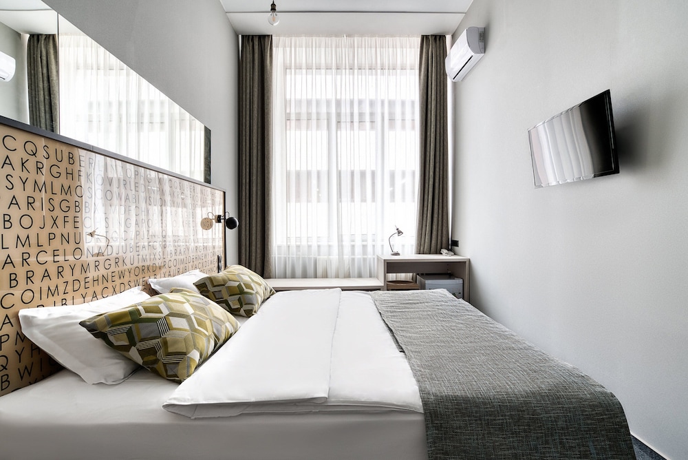 Standard Double or Twin Room photo 2