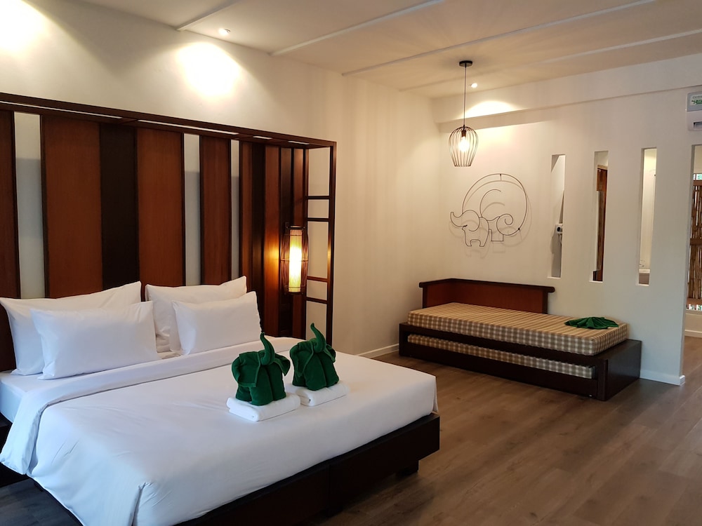 Family Double or Twin Room, Pool View