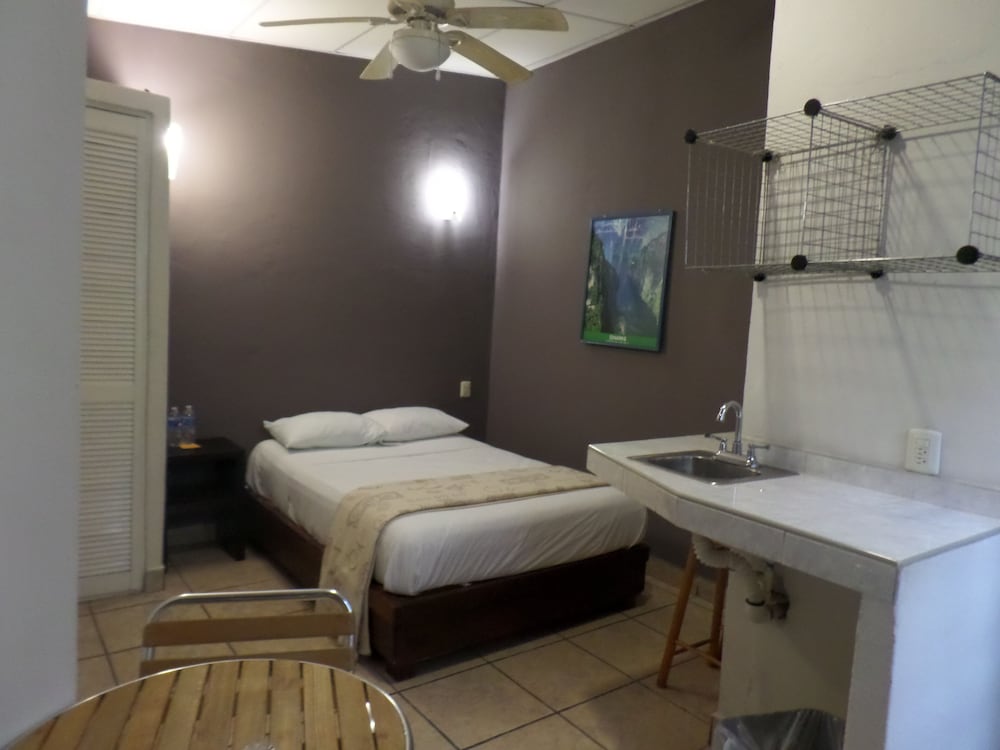 City Single Room, 1 Queen Bed