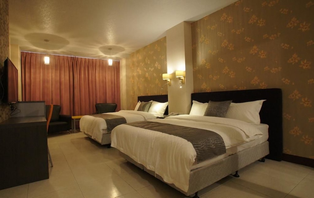 Family Quadruple Room, 2 Double Beds, Bathtub photo 1
