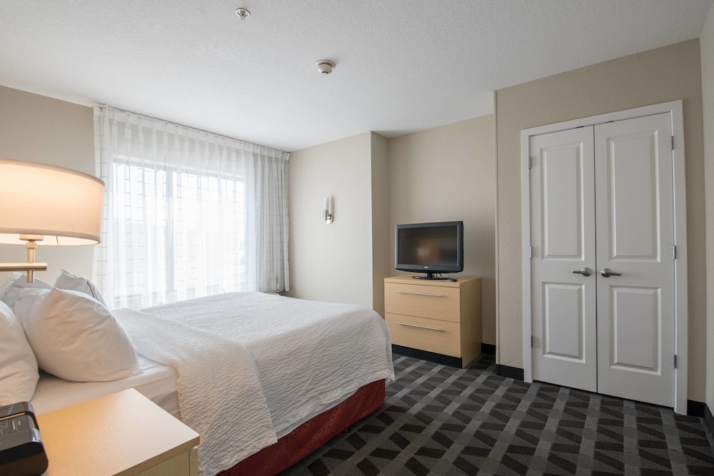 Suite, 1 Bedroom - Photo 2