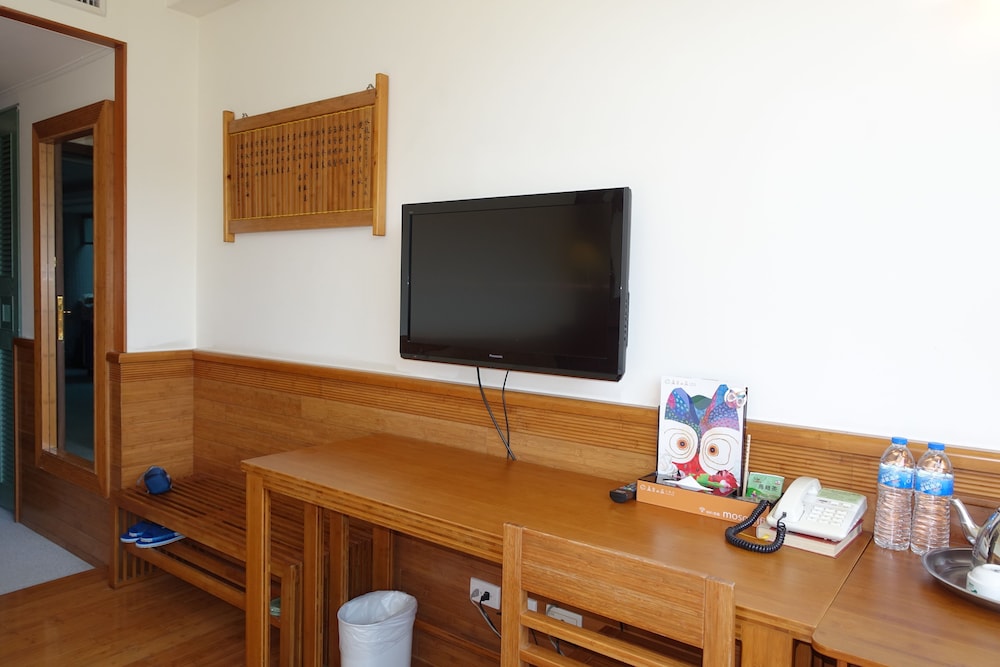 Standard Suite, 2 Double Beds, Mountain View photo 2
