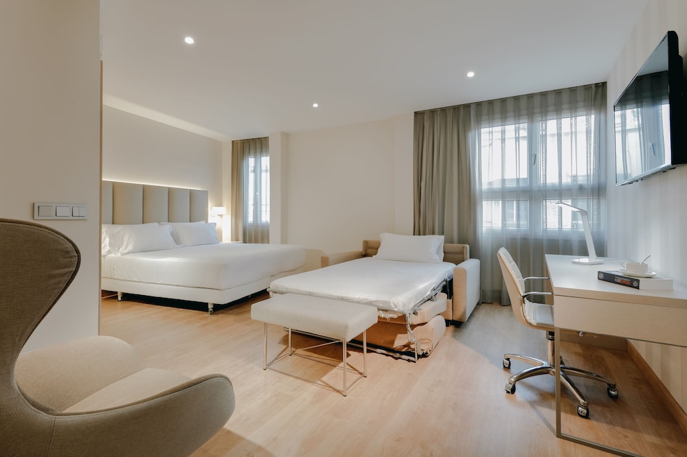 Junior Suite, City View - Photo 7