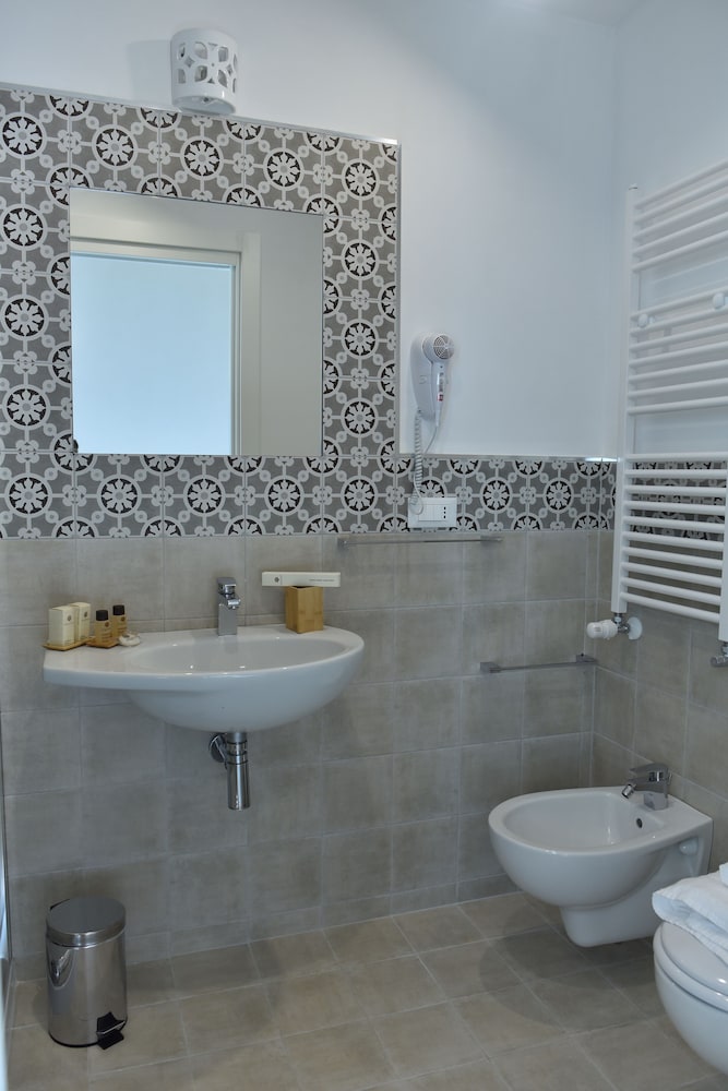 Deluxe Double or Twin Room photo 3