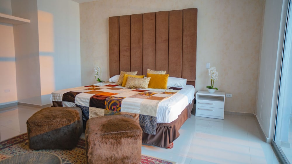 Royal Room, 1 King Bed photo 1