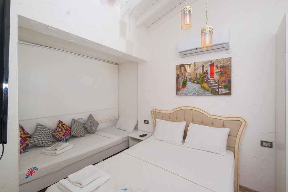 Triple Room, Pool View (Aquila) - Photo 5