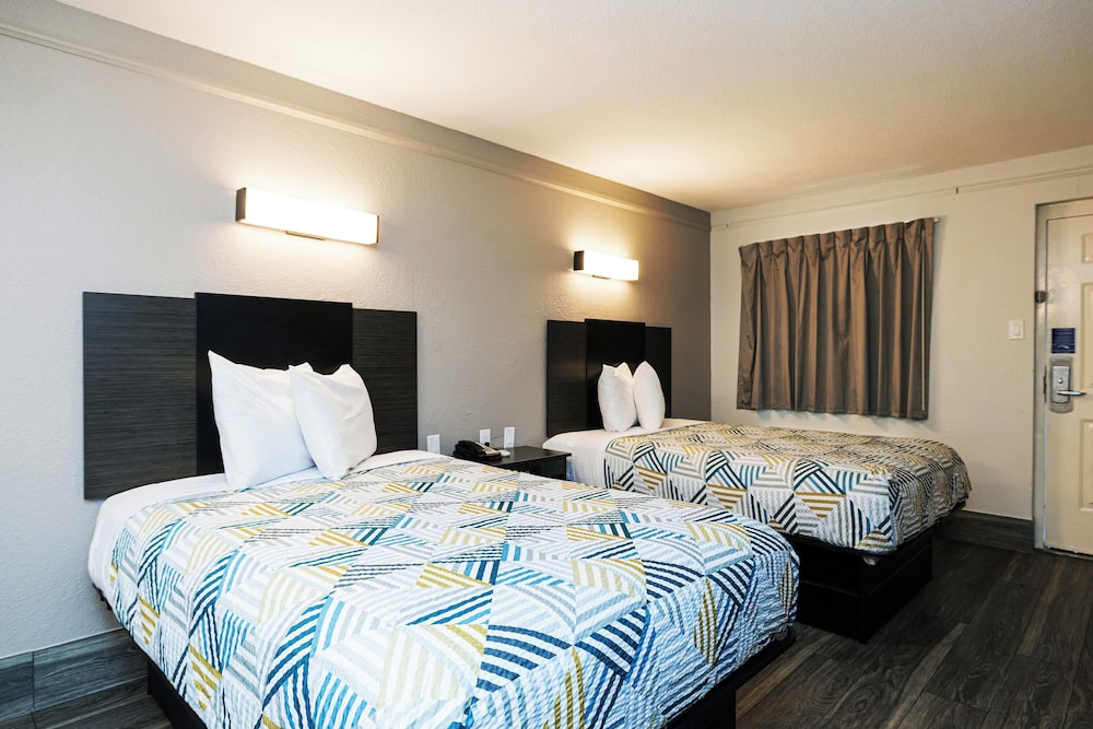 Standard Room, 2 Double Beds, Smoking photo 2