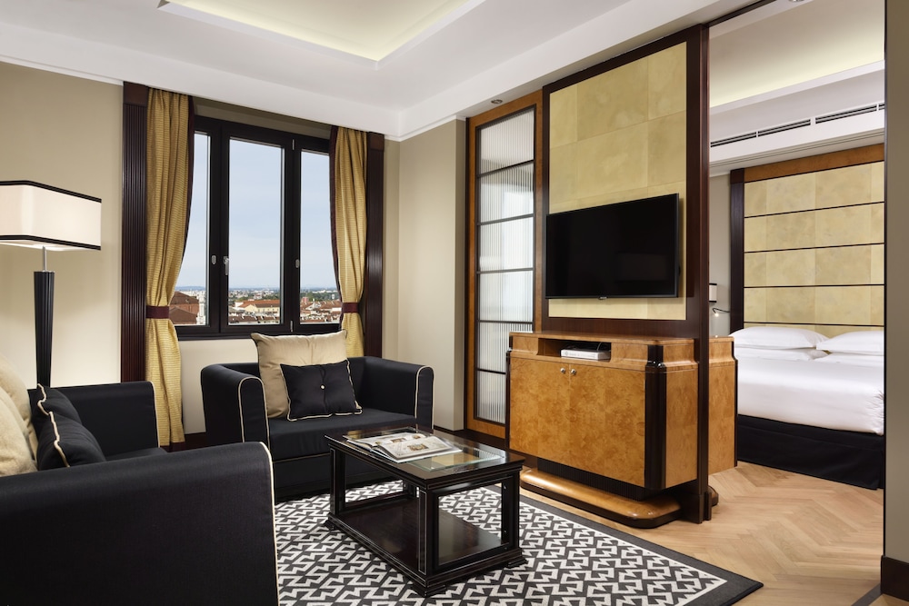 Suite, 1 Double Bed with Sofa bed, City View - Photo 2