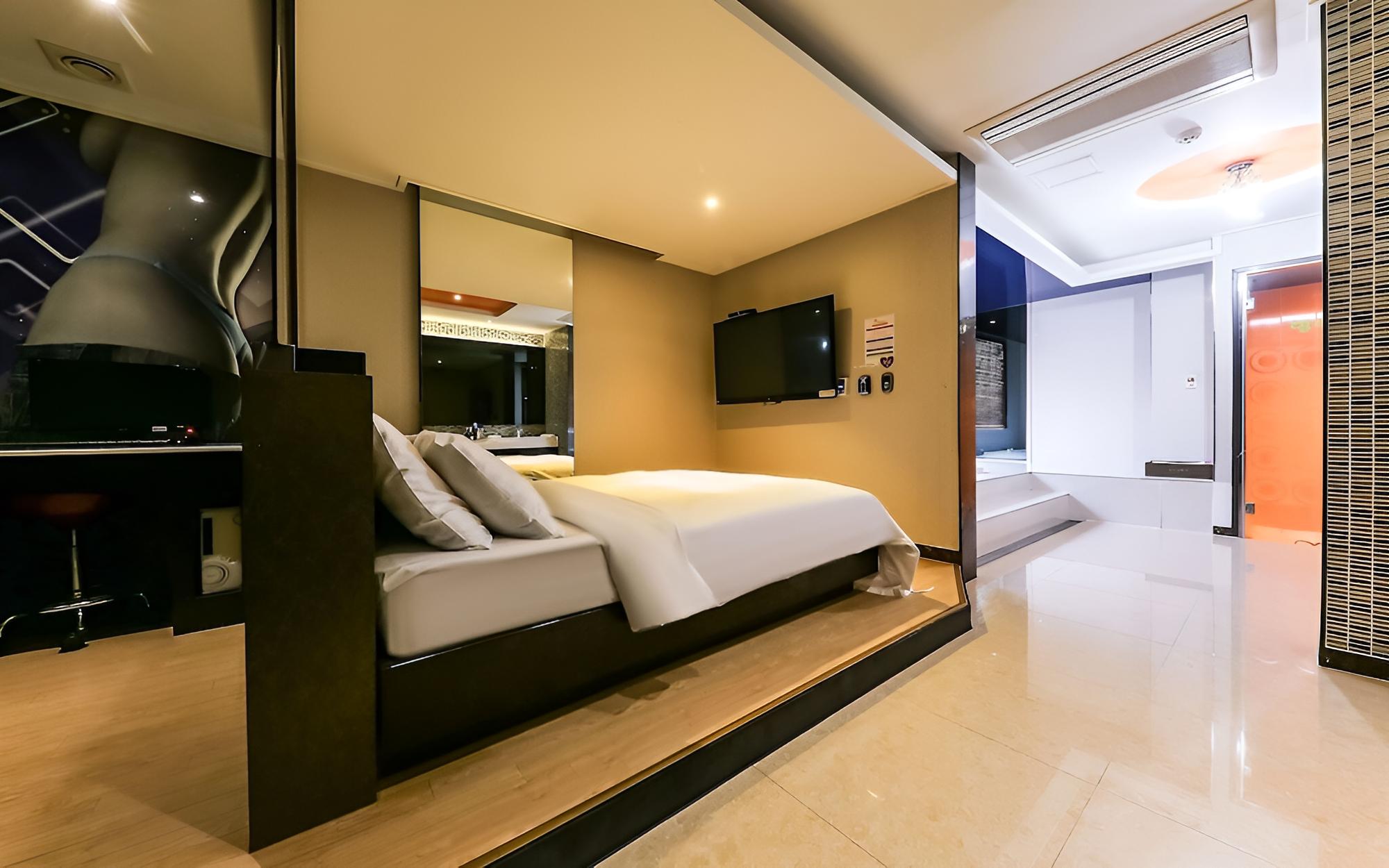 Room (Suite room (One Bed)) photo 1