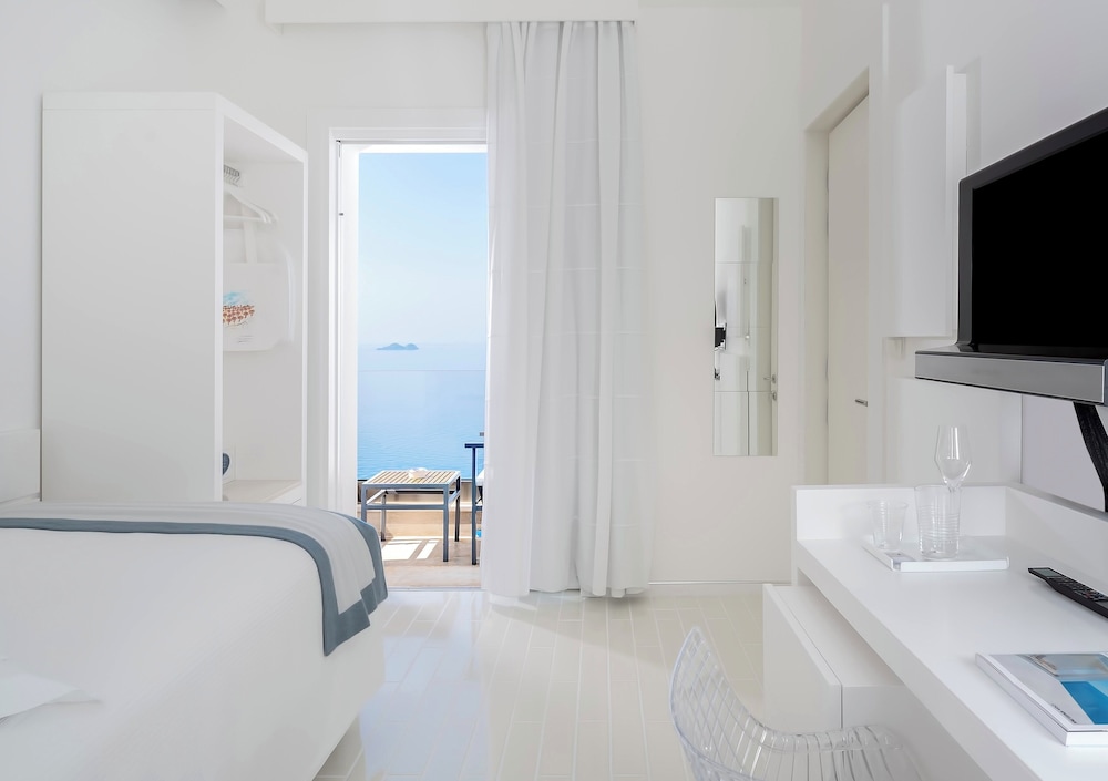 Single Room, Sea View