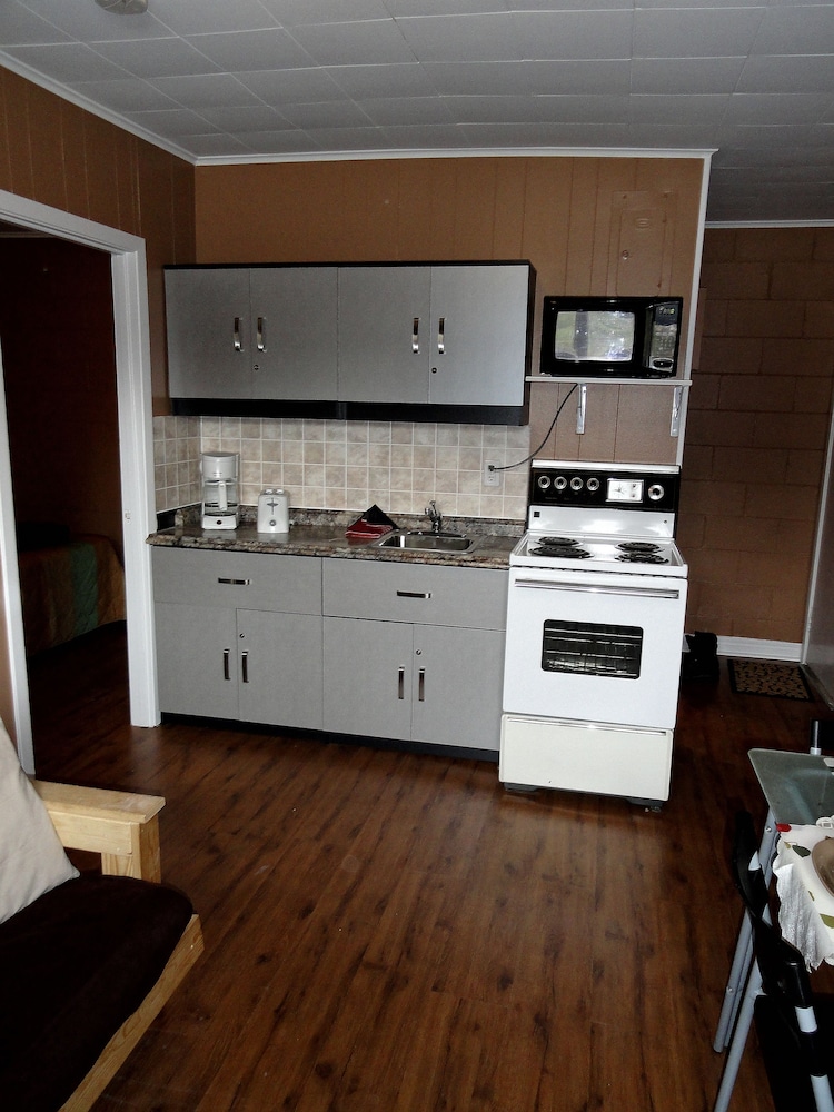 Suite, 2 Bedrooms, Kitchenette photo 3