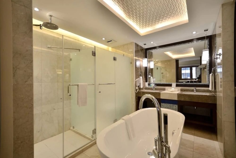 Grand Room, Pool Access ( Breakfast For 2 Only) - Photo 9