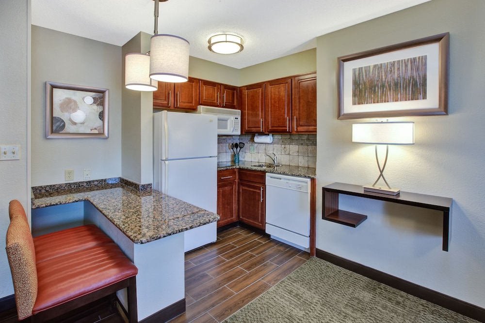 Suite, 1 Bedroom, Kitchen photo 2