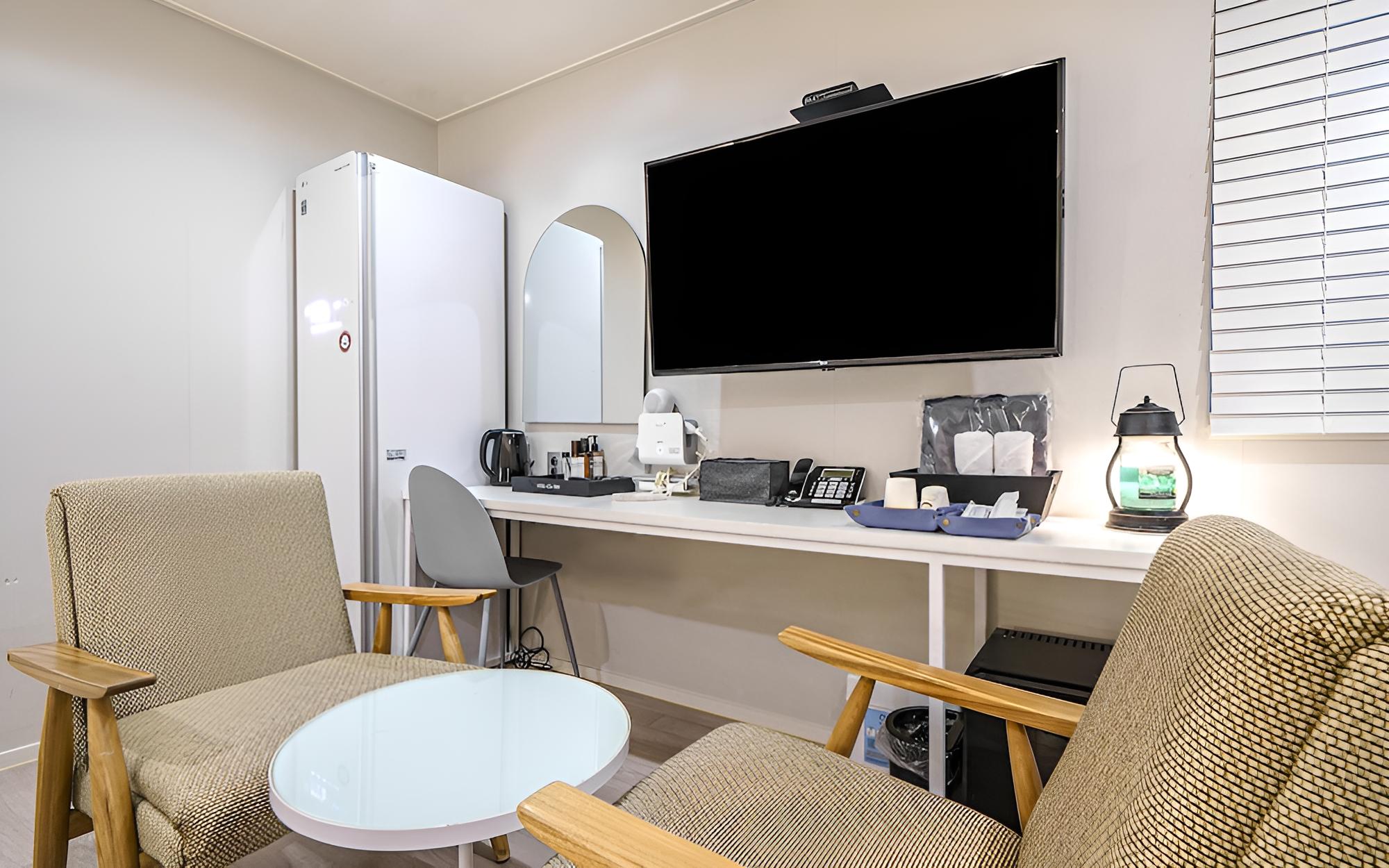 Room (Premium Business (double bed queen + ) - Photo 10