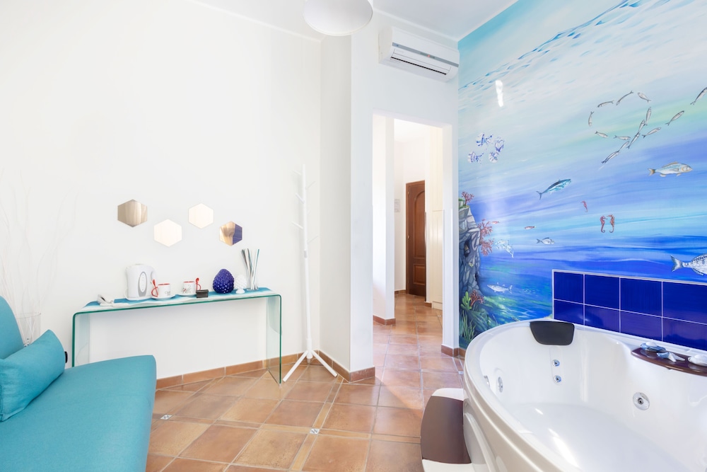 Junior Suite, Jetted Tub - Photo 14