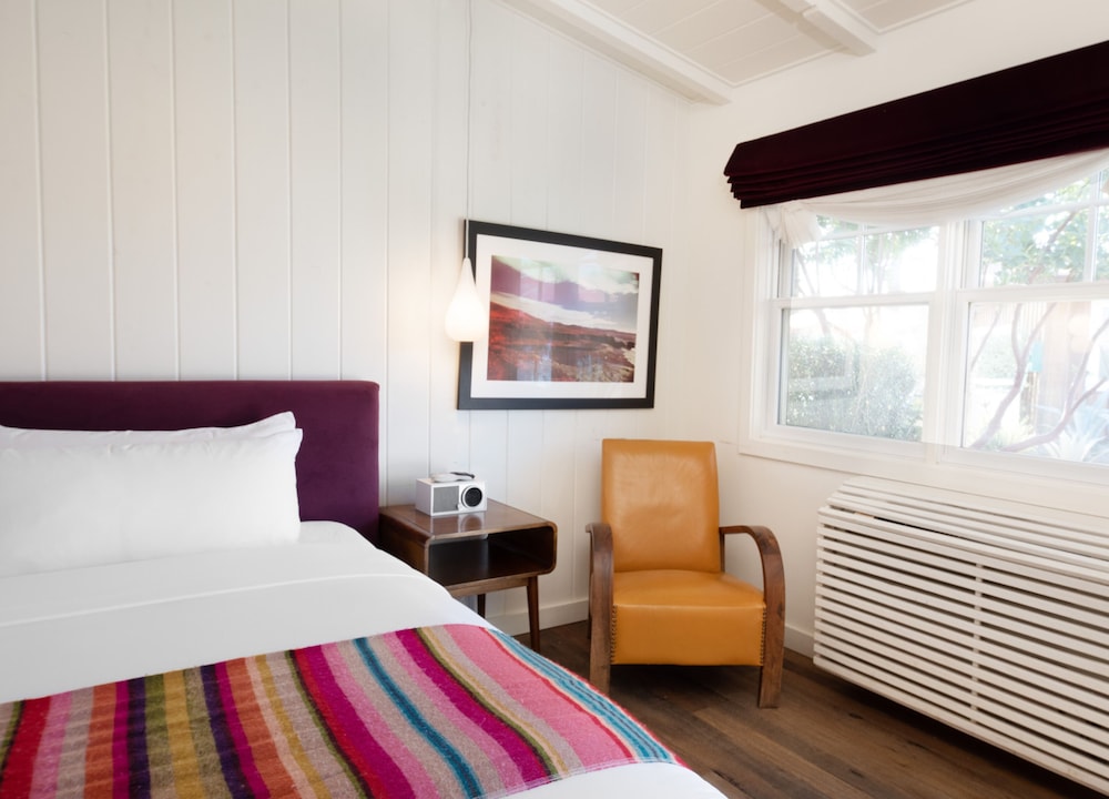 Deluxe Room, 1 King Bed, Patio photo 3