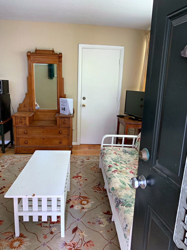 Traditional Room (Bearpaw) - Pet Friendly photo 2
