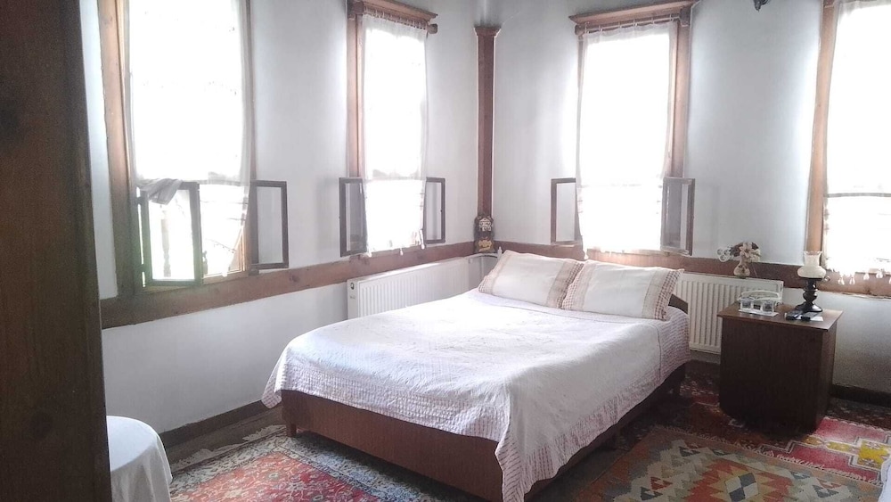 Deluxe Double or Twin Room, 1 Bedroom, Garden View, Courtyard Area photo 2