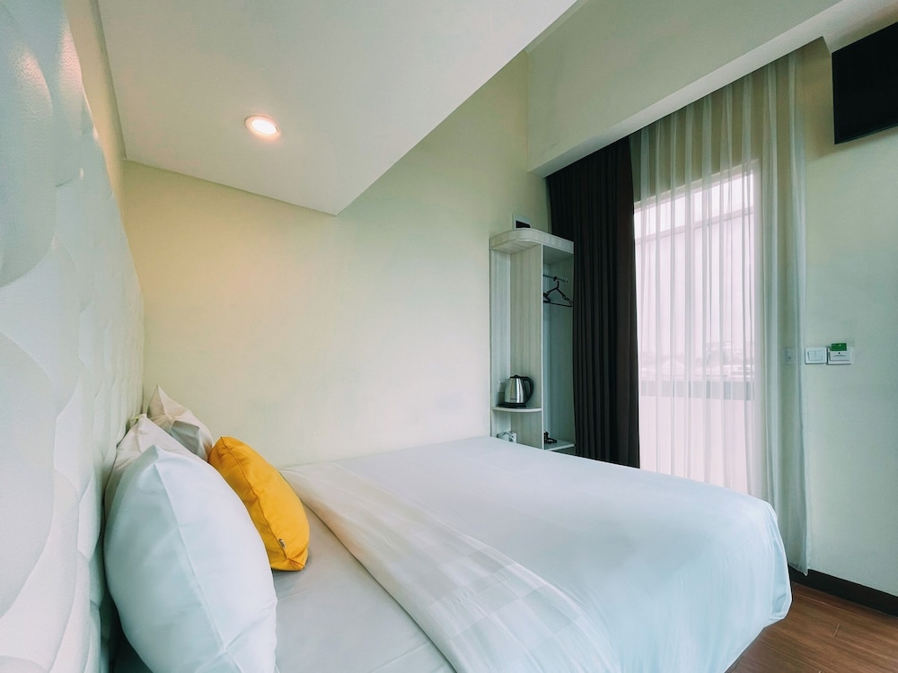 Deluxe Double or Twin Room, Multiple Beds - Photo 3