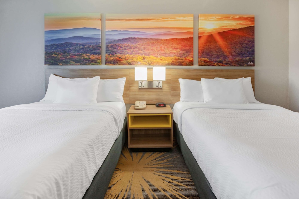 Standard Room, 2 Double Beds, Non Smoking - Photo 6