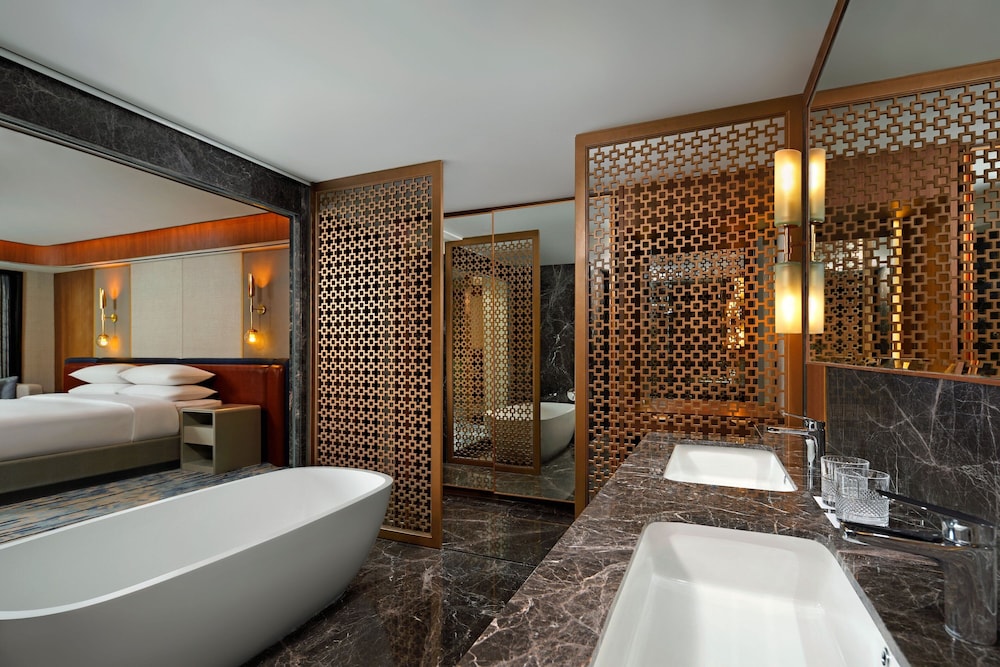 Club Suite, 2 Bedrooms - Photo 8