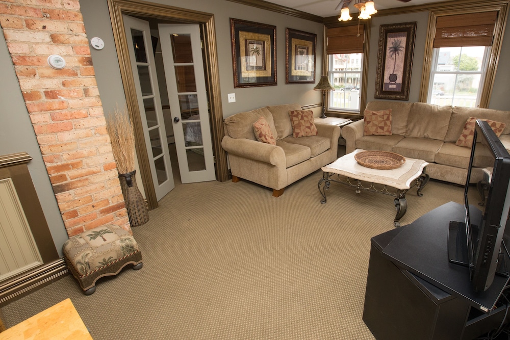 Executive Suite, 1 Queen Bed with Sofa bed, Private Bathroom (Executive Suite)