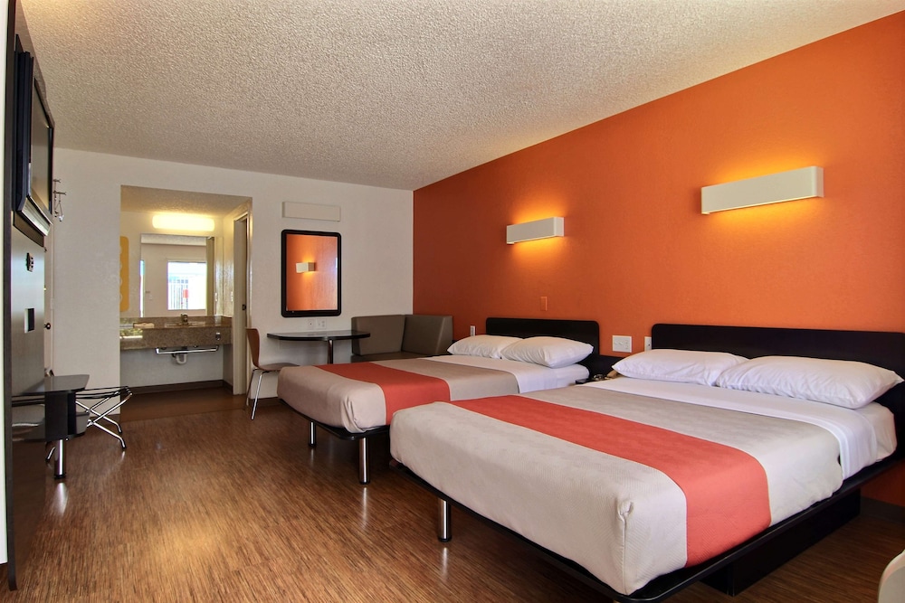 Standard Room, 2 Double Beds, Non Smoking photo 2