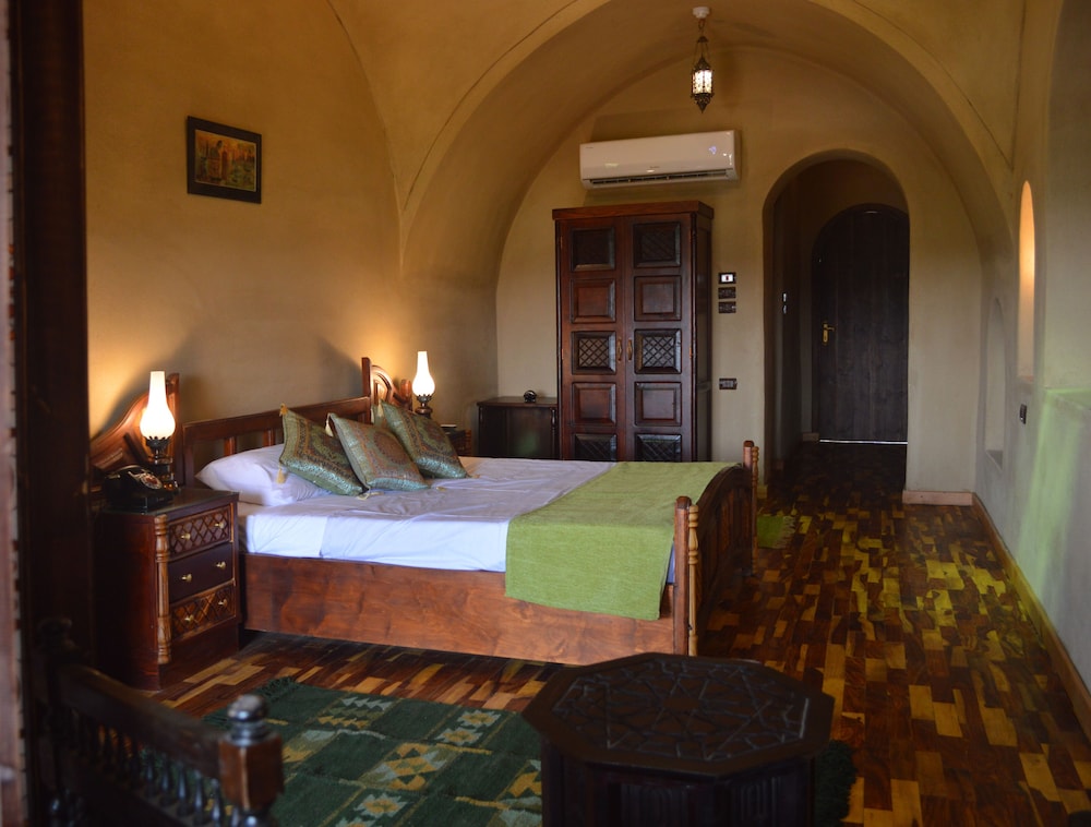Luxury Room (Emerald)