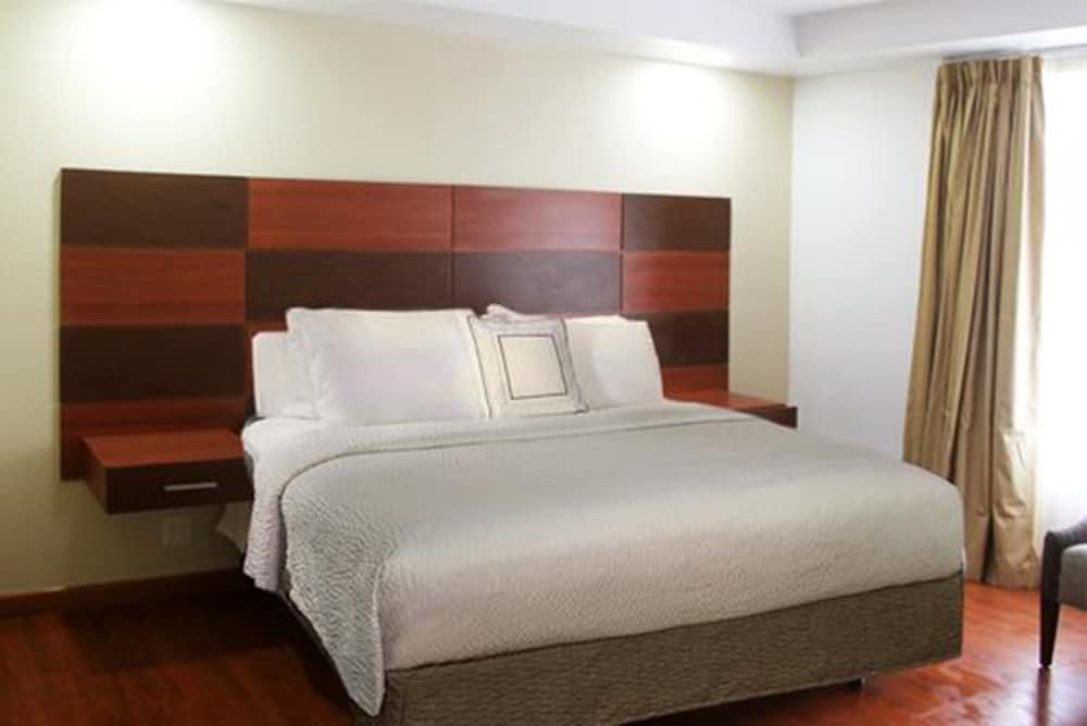 Junior Suite, 1 King Bed with Sofa bed, Non Smoking, Mountain View photo 2