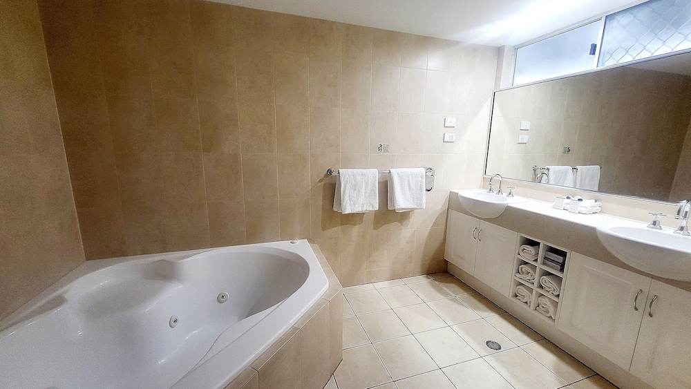 Executive Studio Suite thumbnail 5