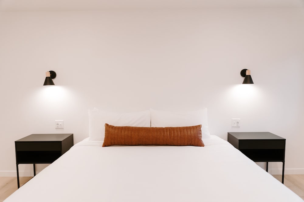 Cypress Suites Single King photo 1