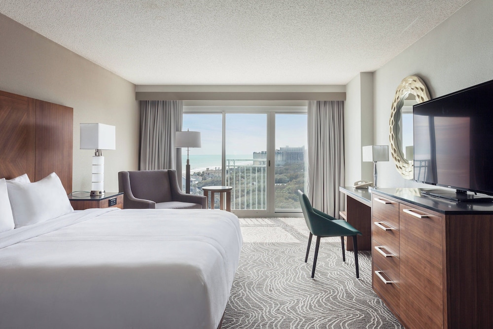 Room, 1 King Bed, Partial Ocean View - Photo 1
