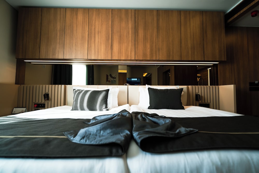 Room, Accessible photo 3