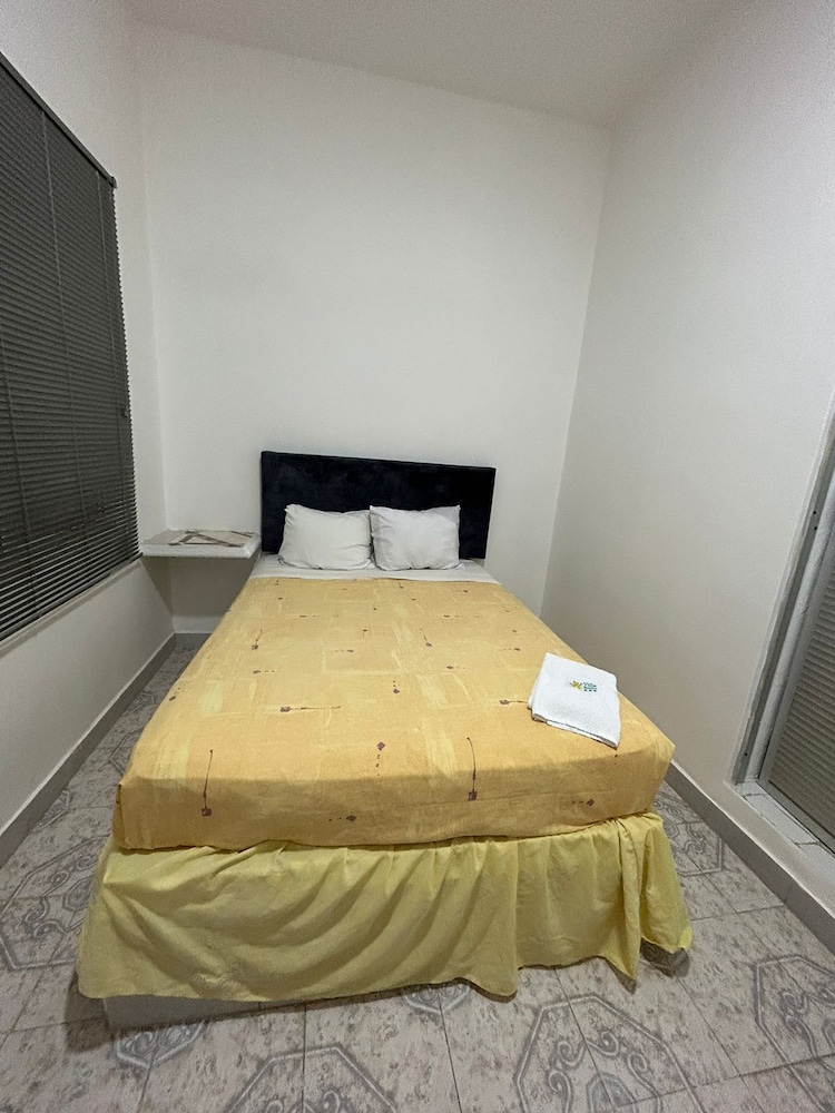 Economy Room, 1 Queen Bed