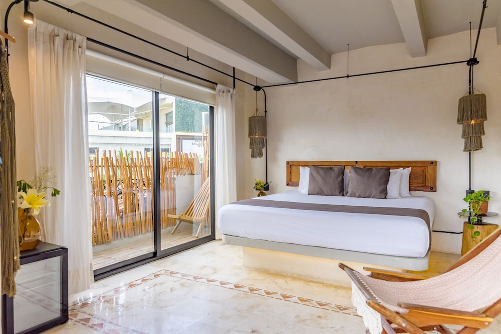 Master Double Suite with Jacuzzi Balcony and City Views - Photo 1