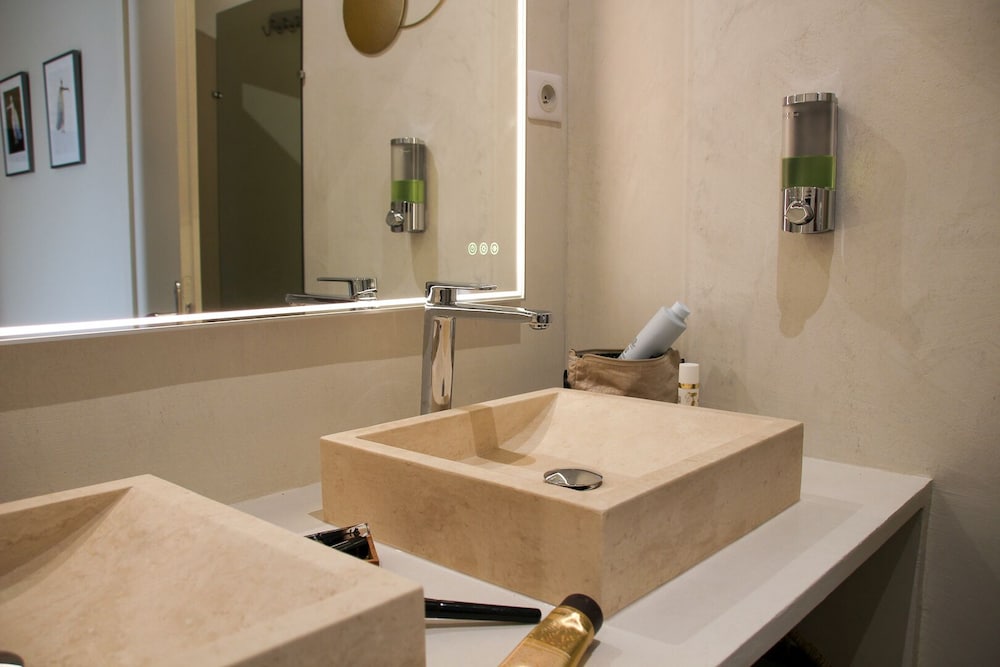 Superior Double Room, 1 Queen Bed (Les Milandes) photo 2