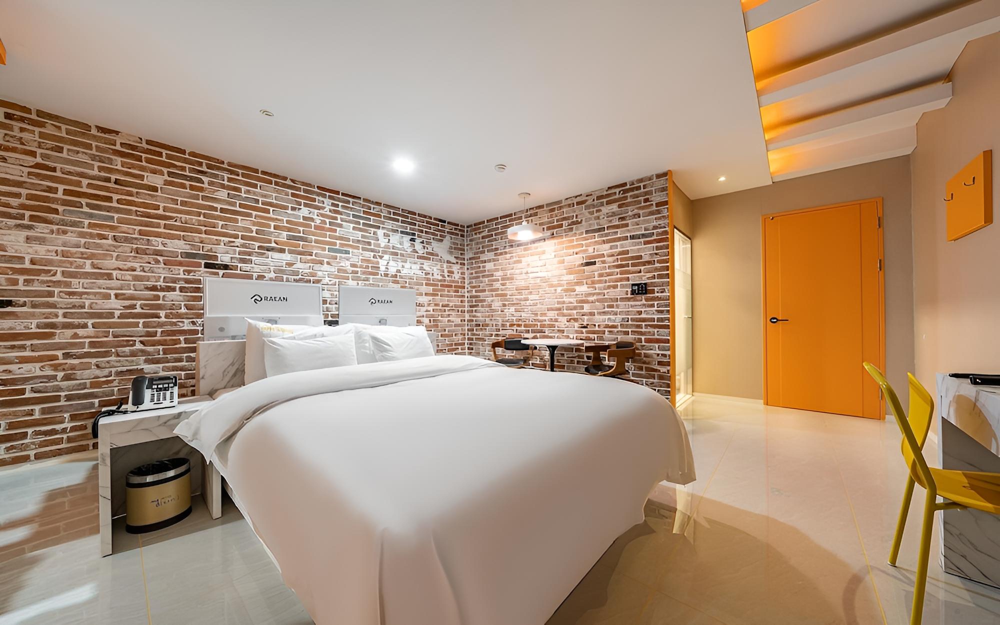 Room (Semi-private room (65 inch smart TV N) photo 3