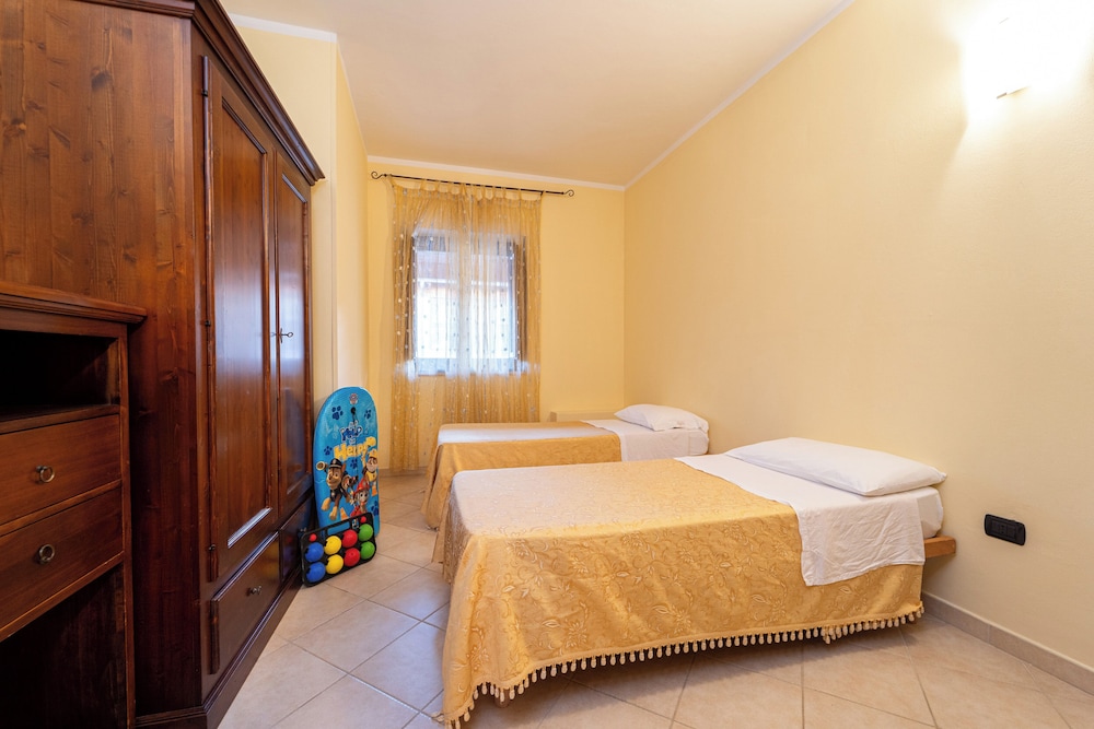 Family Room, 2 Bedrooms - Photo 3