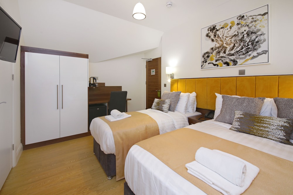 Deluxe Triple Room, Ensuite photo 2