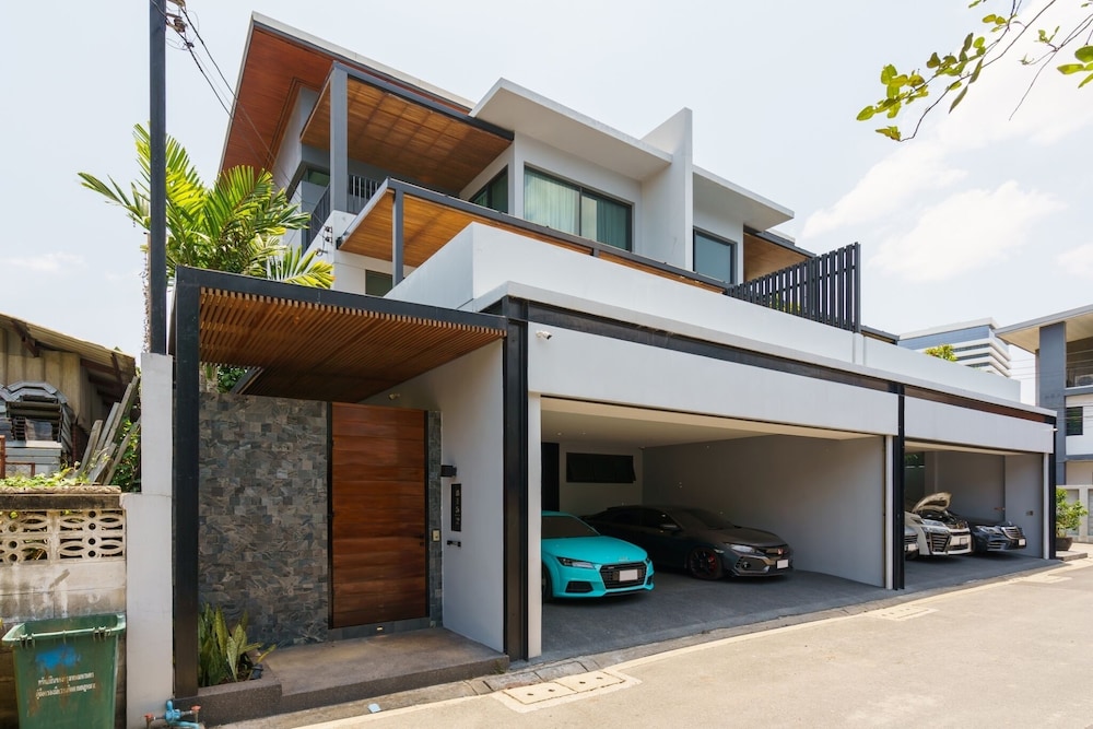 Villa photo 2