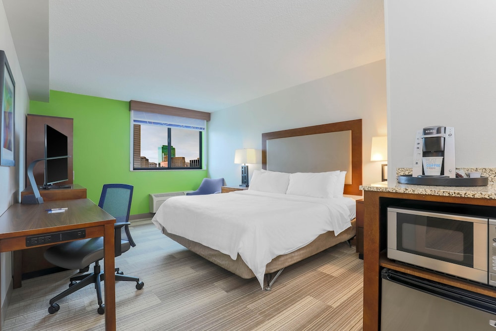 Standard Room, 1 King Bed, Accessible, Non Smoking (Communications) - Photo 1