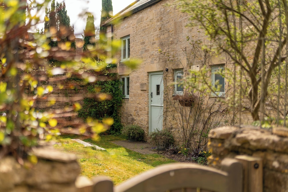 Country Cottage, 2 double bedrooms and 1 twin bedrooms