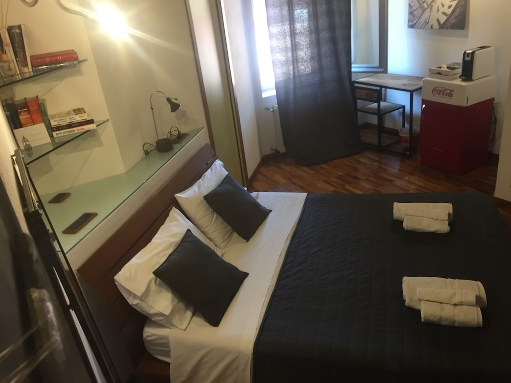 Classic Double Room, 1 Queen Bed, City View photo 2
