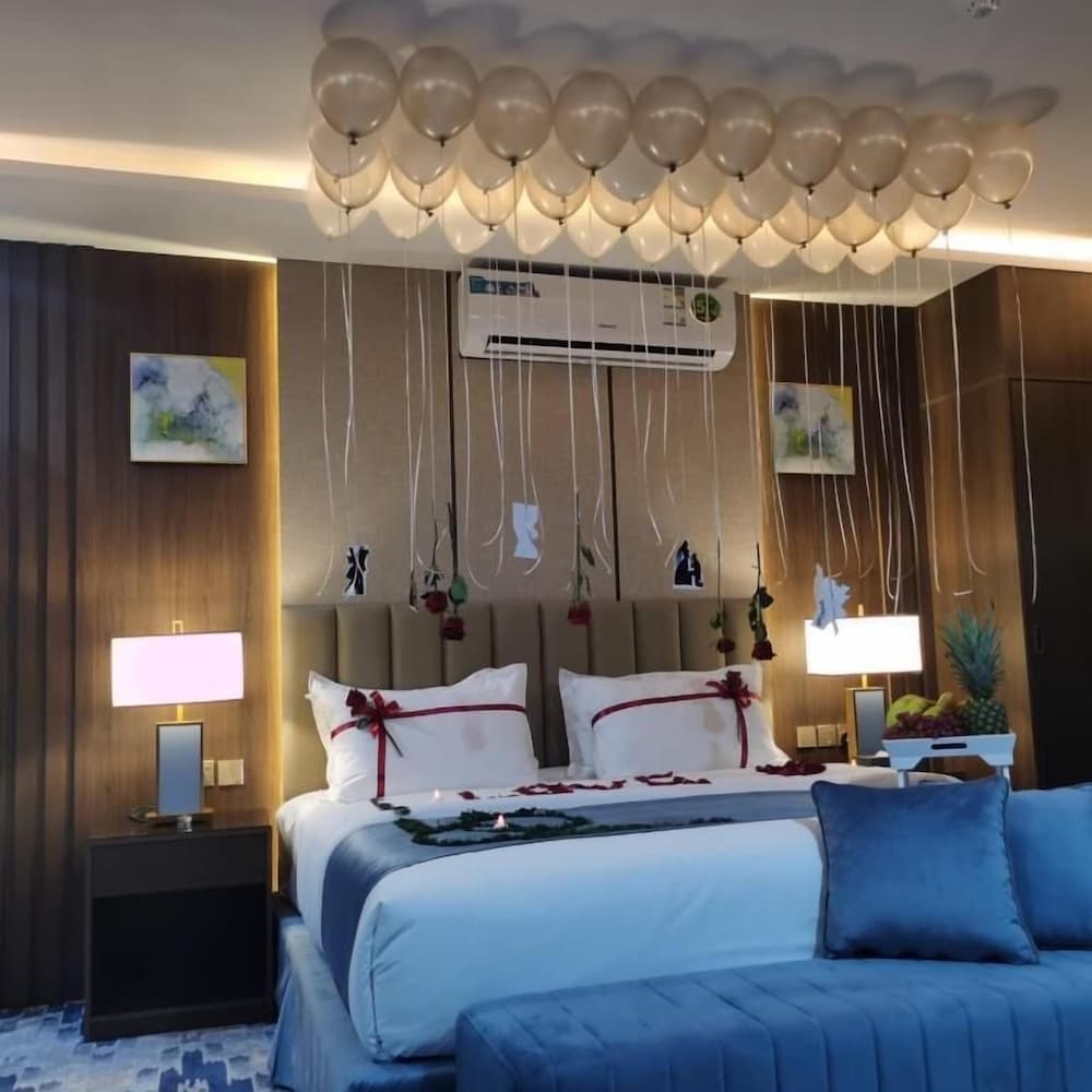 Honeymoon Suite, City View photo 2