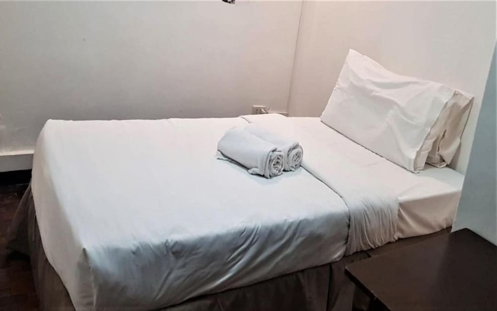 Studio, 1 Double Bed, No Windows