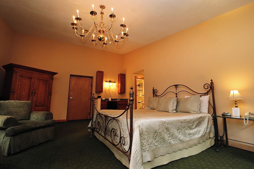 Cabins on the Commons 1 King with 3/4 Bath photo 1