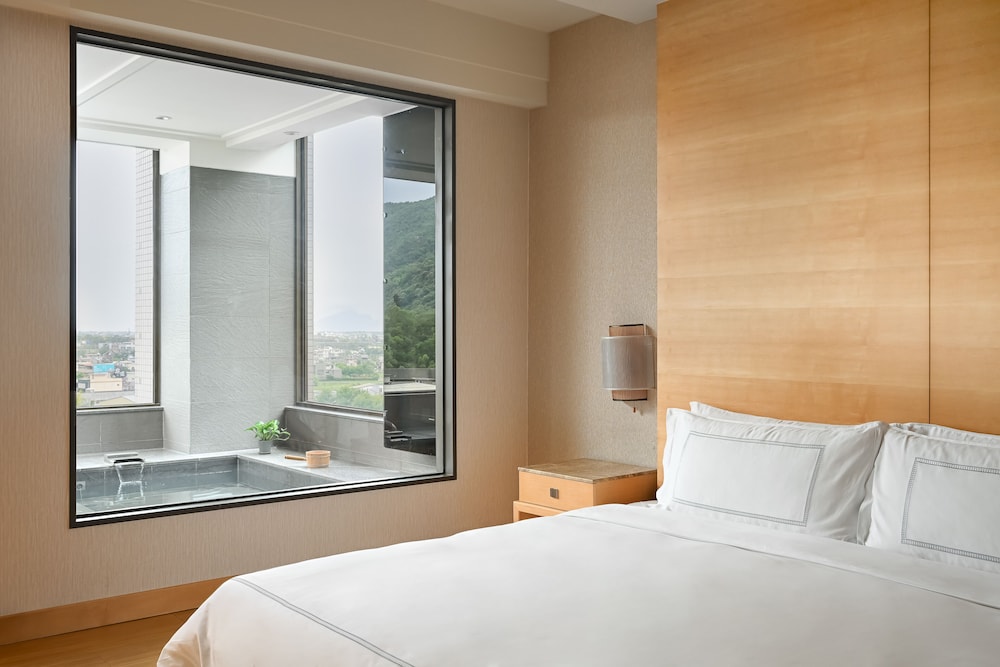 Suite - Photo 3