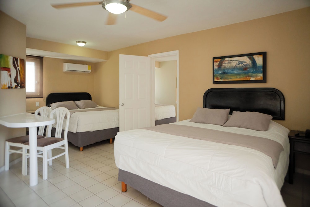 Family Room, 2 Bedrooms, Pool View - Photo 10