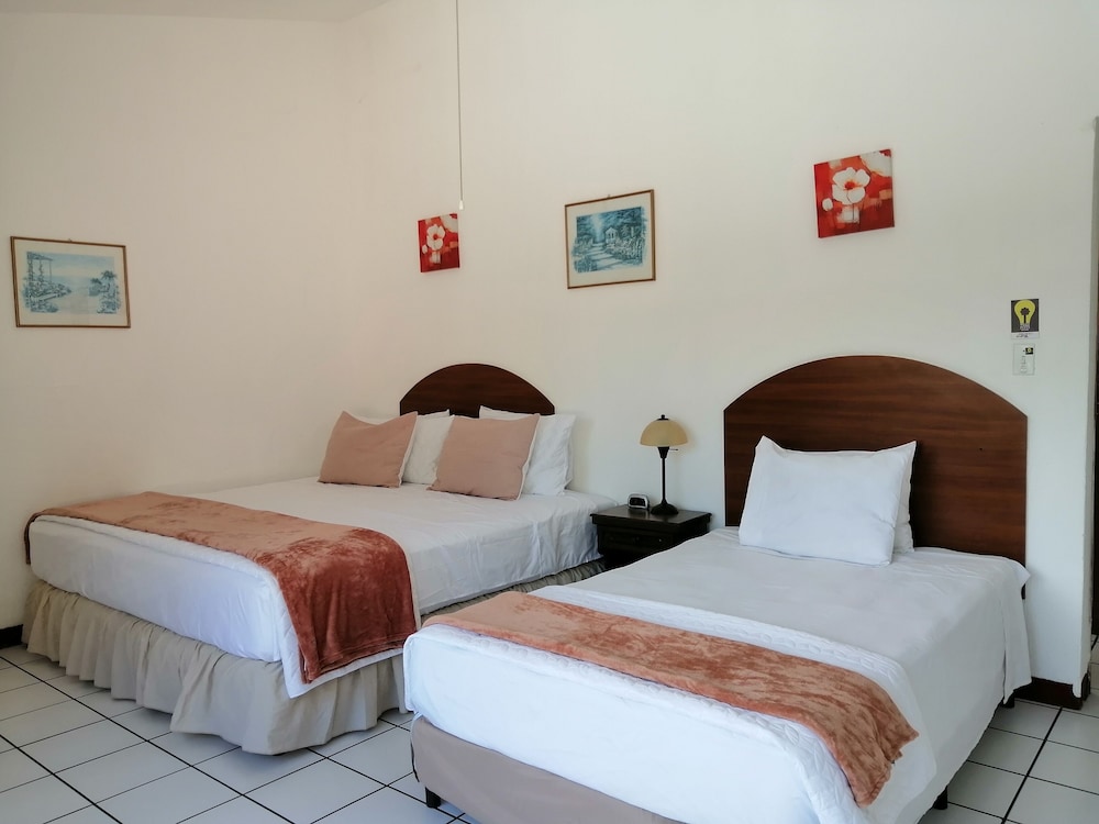 Standard Double or Twin Room, Multiple Beds, Non Smoking, Private Bathroom photo 1