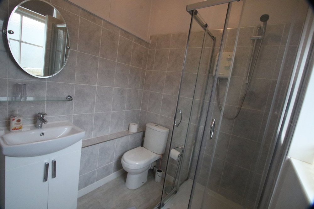 Standard Single Room, Ensuite photo 3